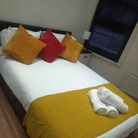 Clifton Apartment ルートン エクステリア 写真