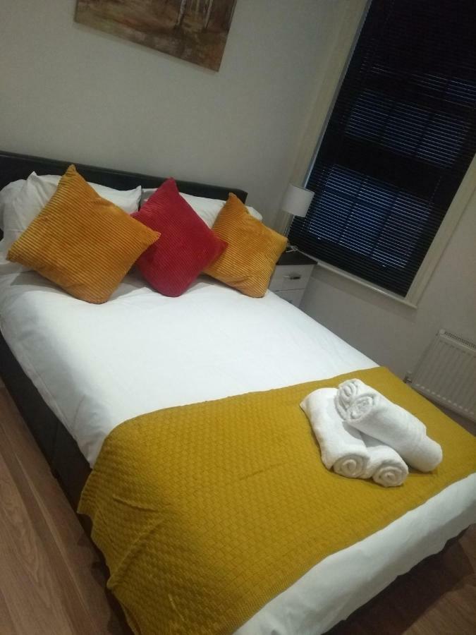 Clifton Apartment ルートン エクステリア 写真