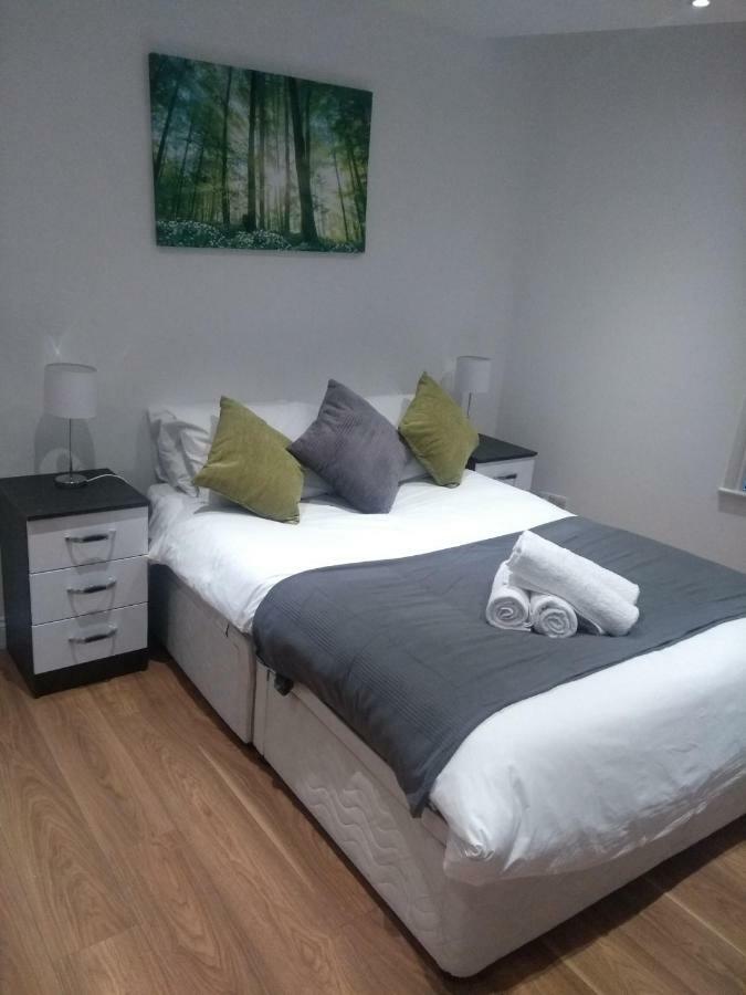 Clifton Apartment ルートン エクステリア 写真