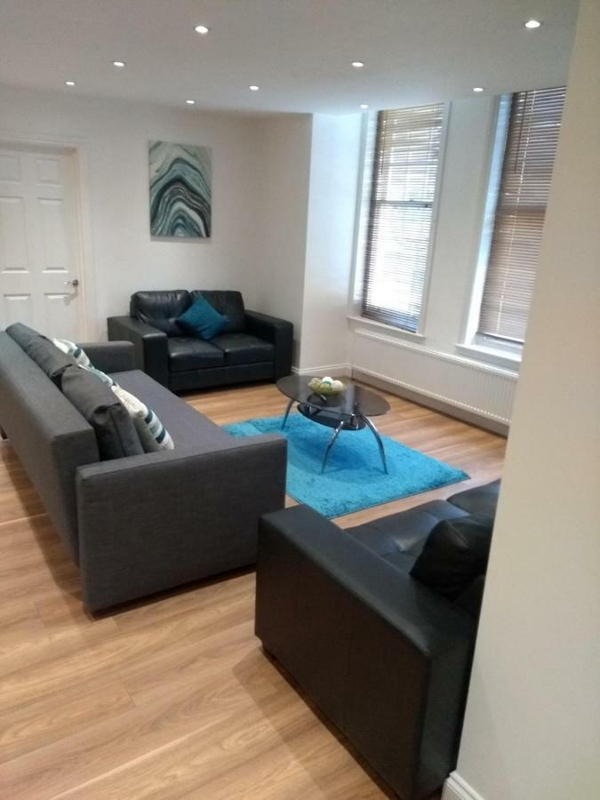 Clifton Apartment ルートン エクステリア 写真