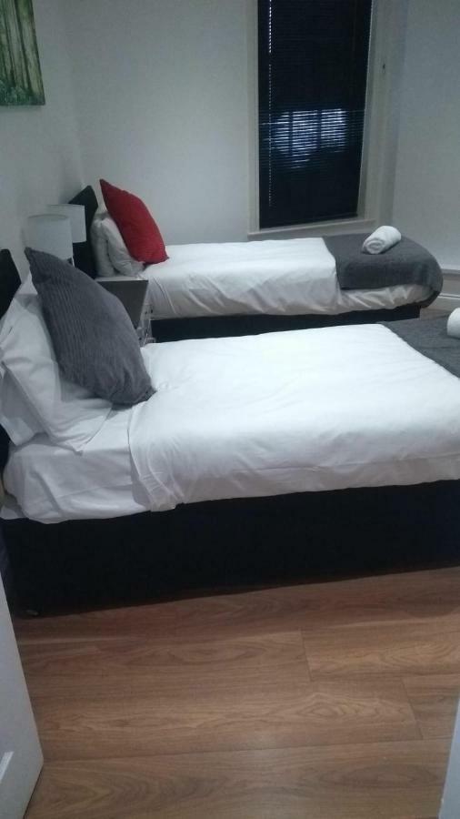 Clifton Apartment ルートン エクステリア 写真